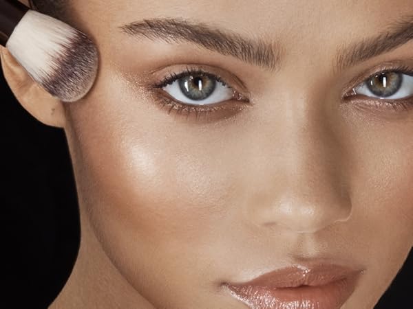 model trying Hourglass Ambient Lighting Bronzer