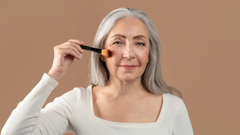 Non-comedogenic Neutrogena Healthy Skin Anti-Aging Perfector, ideal for sensitive skin.